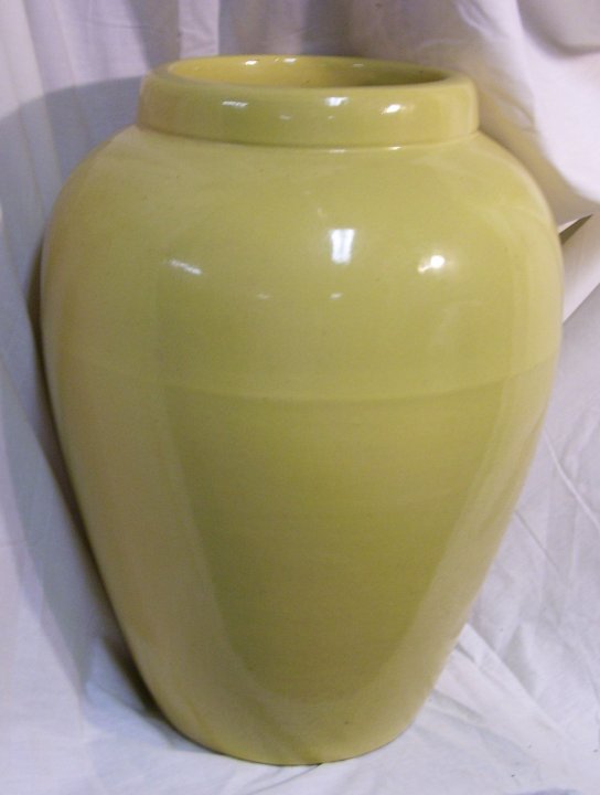 RRP Co. Roseville, OH. Pottery Pot, about 1960