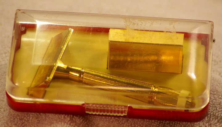 Gem Flying Wing or Bullet Tip Safety Razor set from 1947