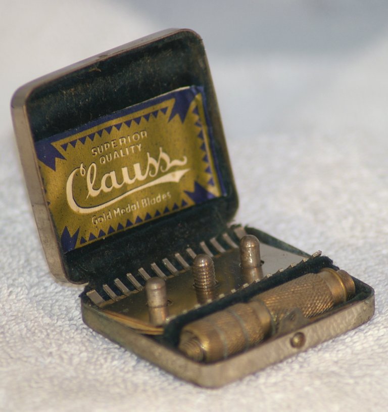 Clauss German Travel Razor with Case from 1920s