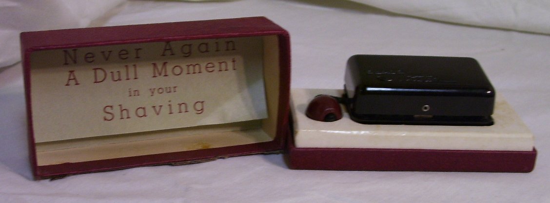Blade Master Sharpener or Honing Tool from 1933