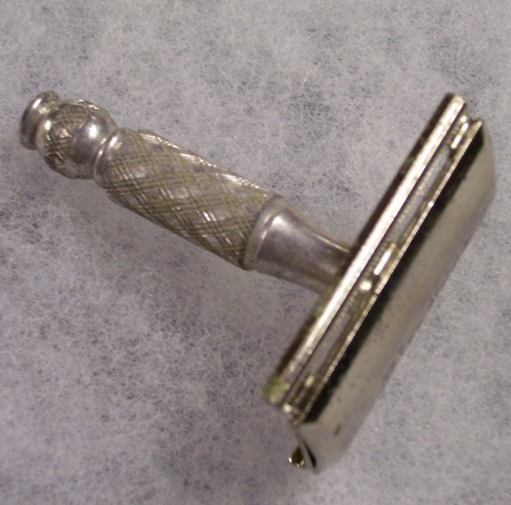 Gillette "Stubby" Tech Travel Razor from 1971
