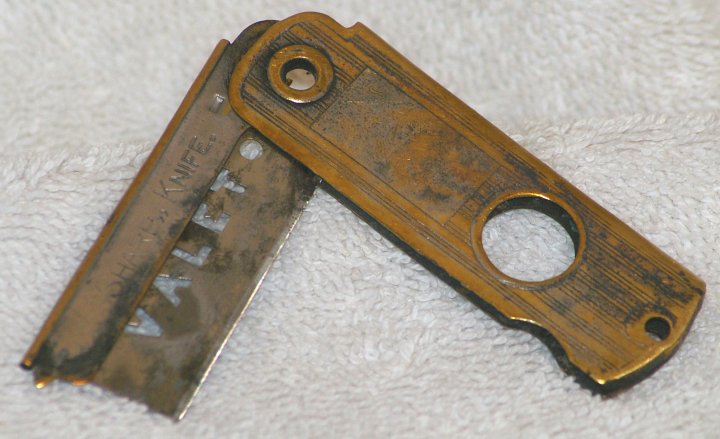 Valet Auto Strop Razor Knife from the 1930s Valet Auto Strop Razor Knife from the 1930s