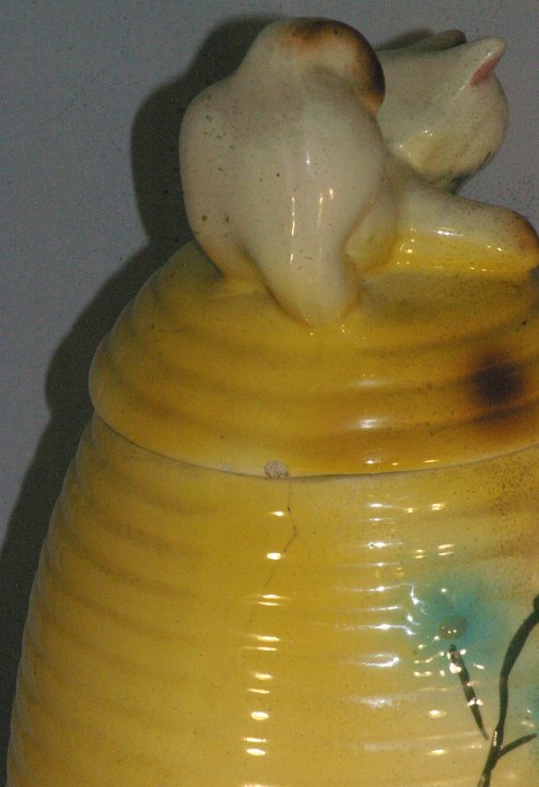 American Bisque Kitten on Beehive Cookie Jar from 1950s - Click Image to Close