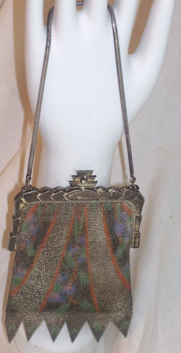 Whiting and Davis Chain Mesh Purse from the 1920s [Decor 