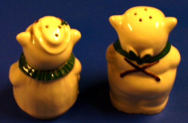Shawnee Salt and Pepper Shakers, Winnie and Smiley Pig, 1937