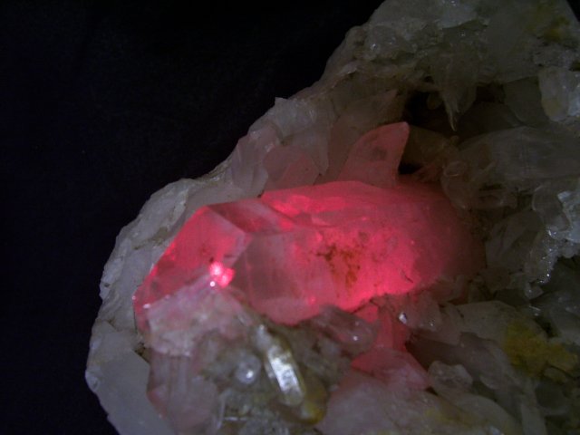 Quartz Cluster, Very Large Crystal - Click Image to Close