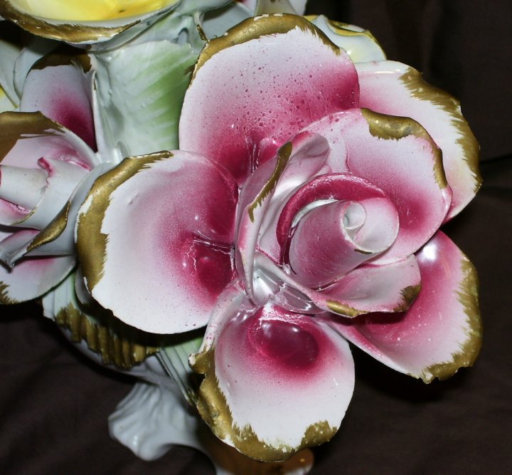 Capodimonte Floral Centerpiece with Roses from about 1950 - Click Image to Close