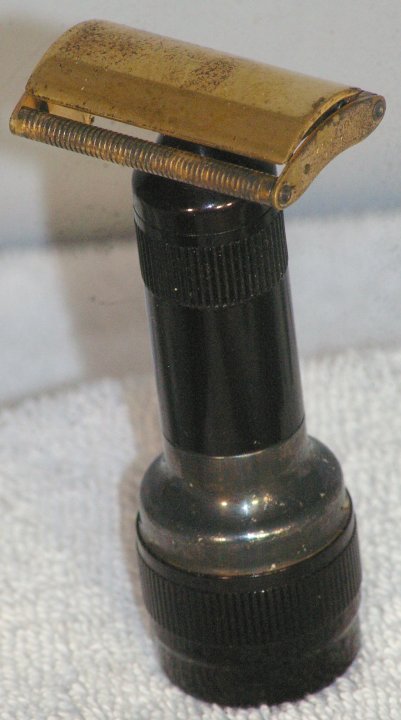 Stahly Live Blade Vibrating Razor in case and box, about 1945