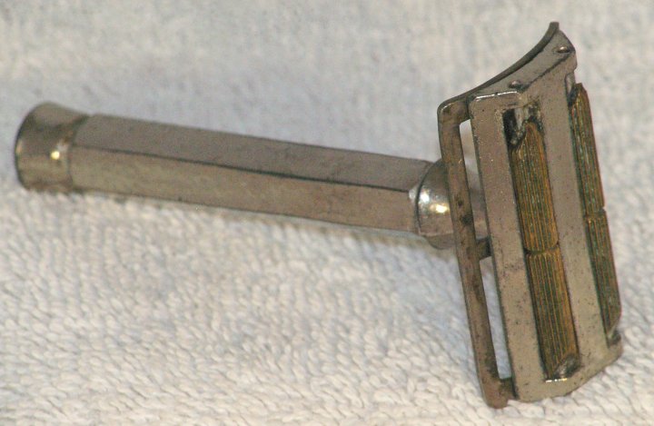 Vib Raz French Vibrating Double Edge Safety Razor from 1930s Vib Raz French Vibrating Double Edge Safety Razor from 1930s