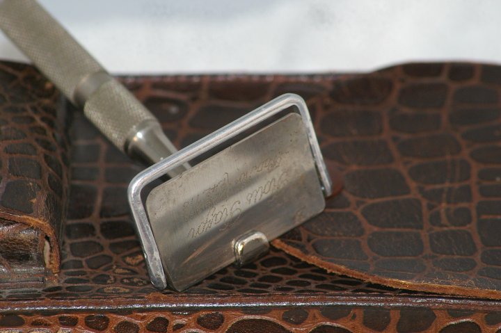 Rolls Razor Viscount Set with Leather Travel Case from 1950s - Click Image to Close