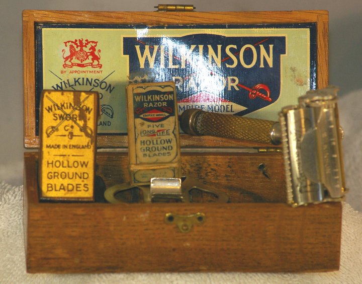 Wilkinson Sword Empire Model Razor in Wood Case, about 1933 - Click Image to Close