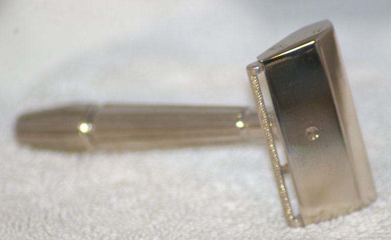 Gem Flying Wing or Bullet Tip Safety Razor set from 1947 Gem Flying Wing or Bullet Tip Safety Razor set from 1947