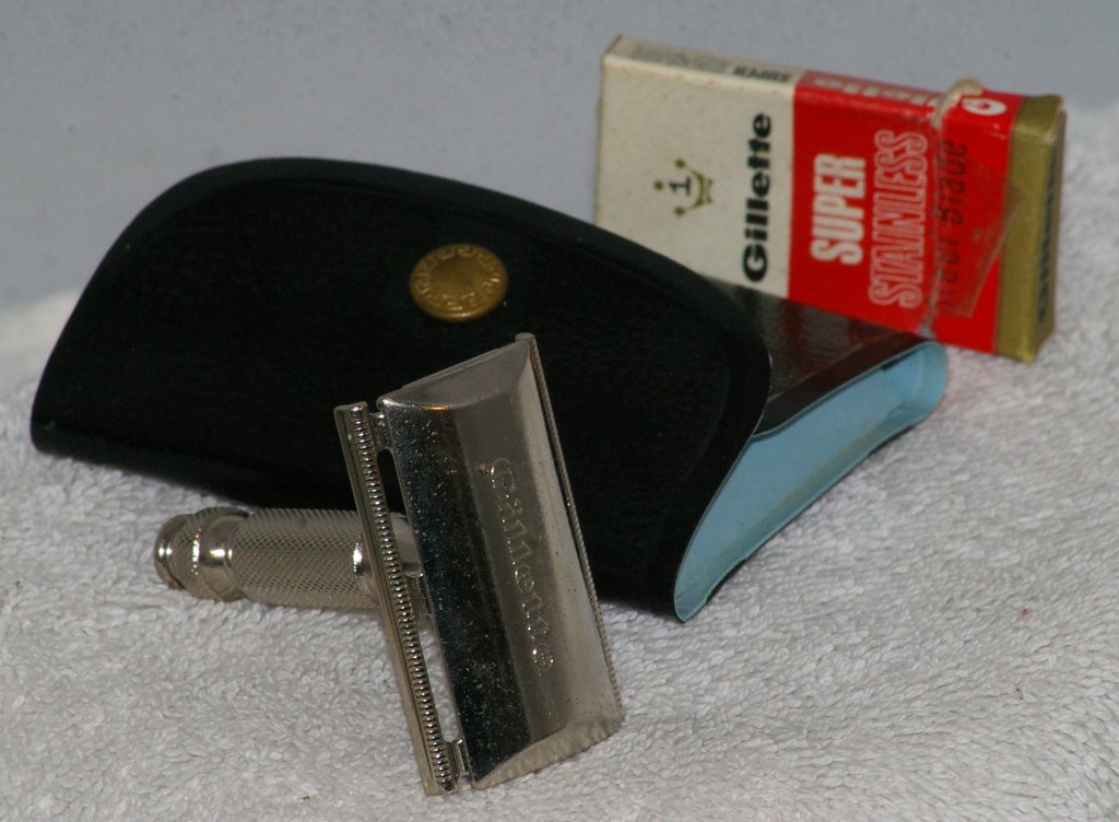 Gillette "Stubby" Tech Travel Safety Razor from 1965