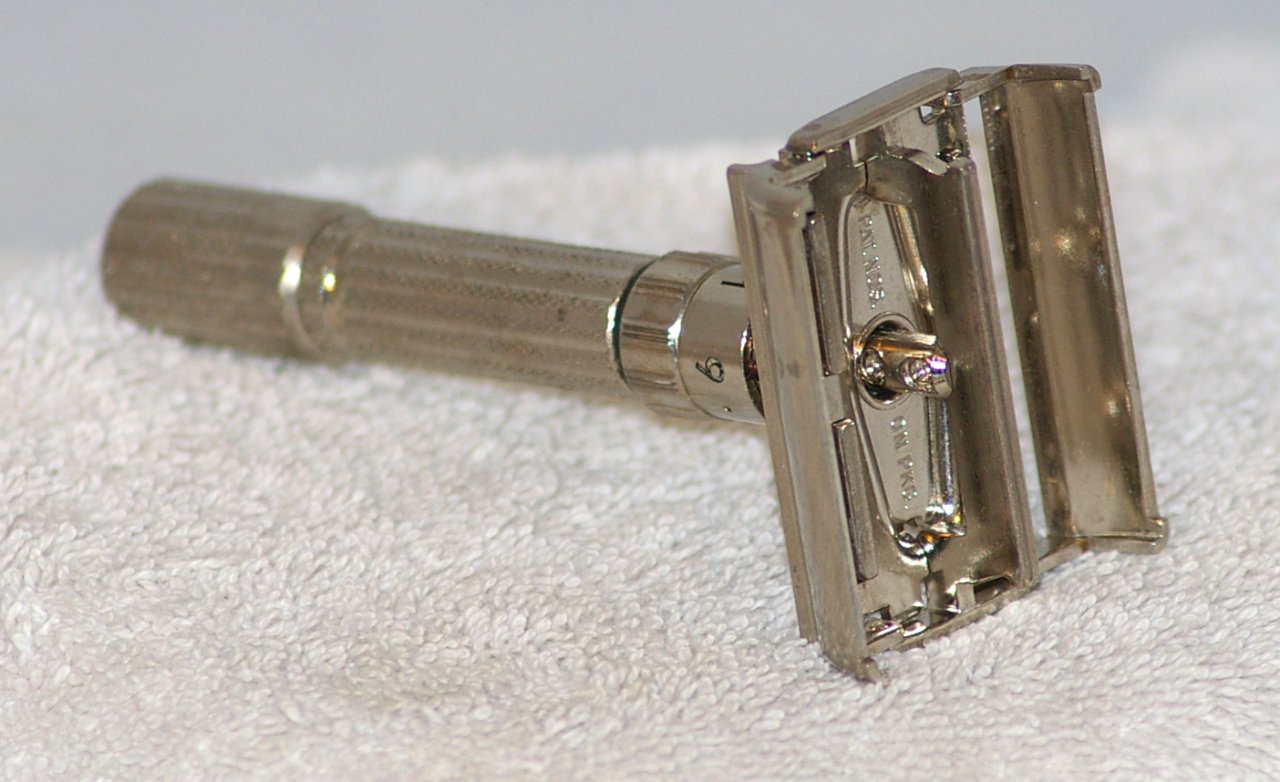 Gillette Fat Boy Adjustable Razor E4 from 1959 Gillette Fat Boy Adjustable Razor E4 from 1959