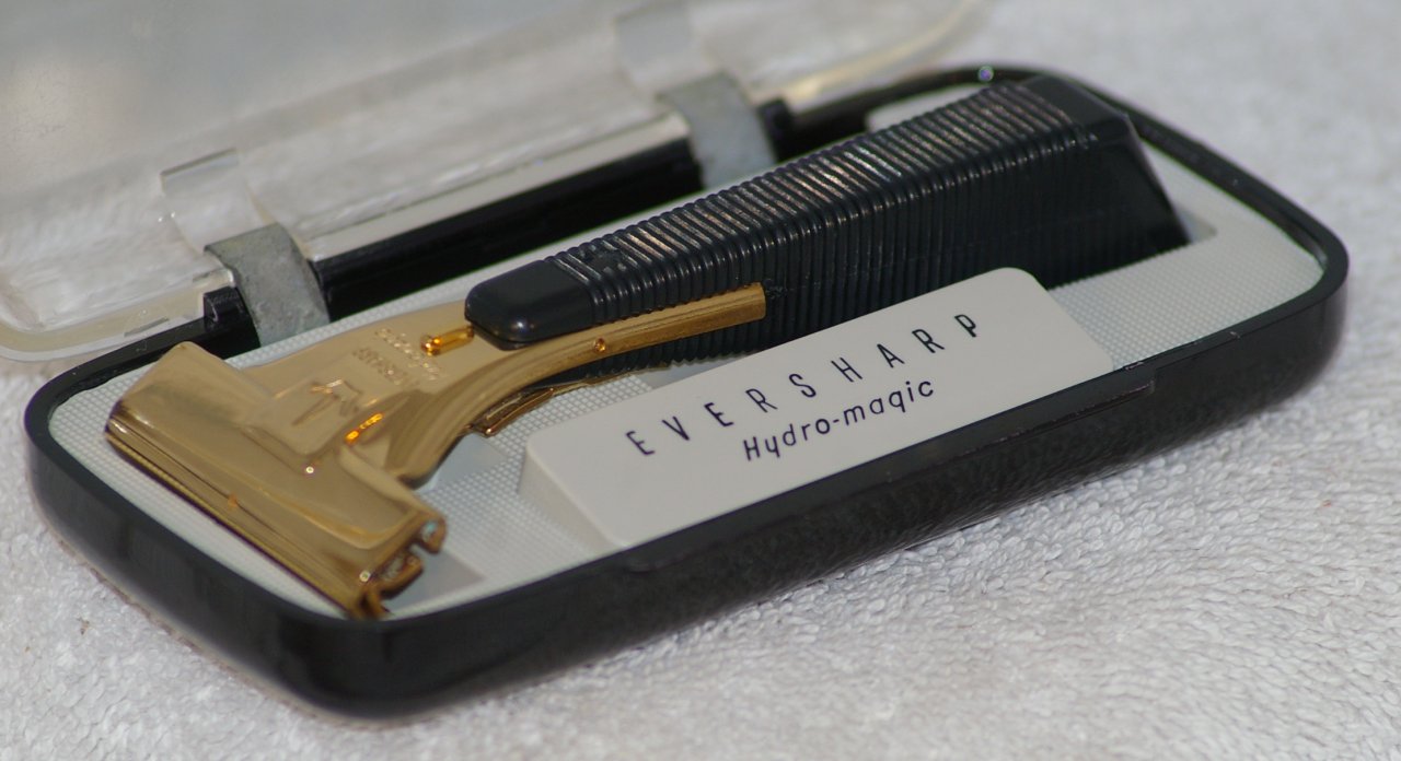 Eversharp/Schick I2 Hydro-magic Injector Razor with case, 1955 Eversharp/Schick I2 Hydro-magic Injector Razor with case, 1955