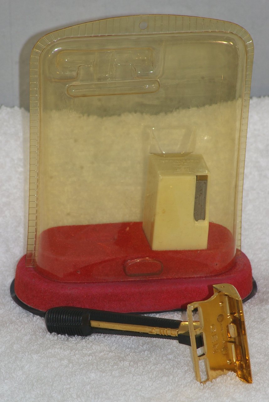 GEM Pushbutton Single Edge Razor in Introduction Case from 1959