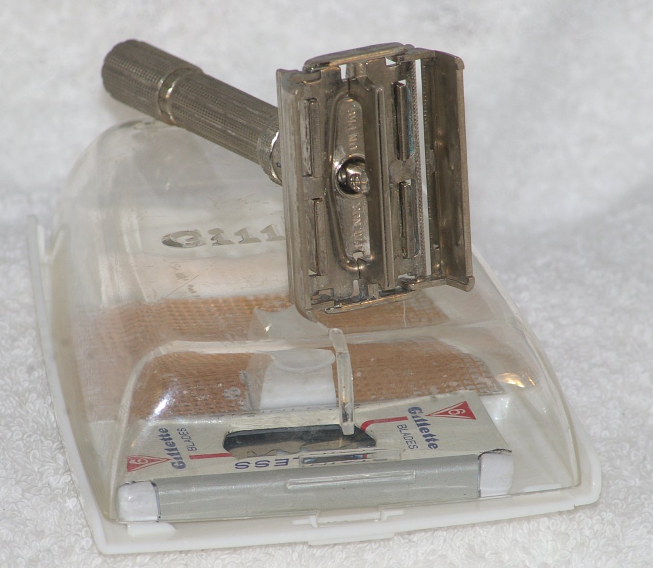 Gillette Slim Adjustable Razor H2 In Case 1962 Gillette Slim Adjustable Razor H2 In Case 1962