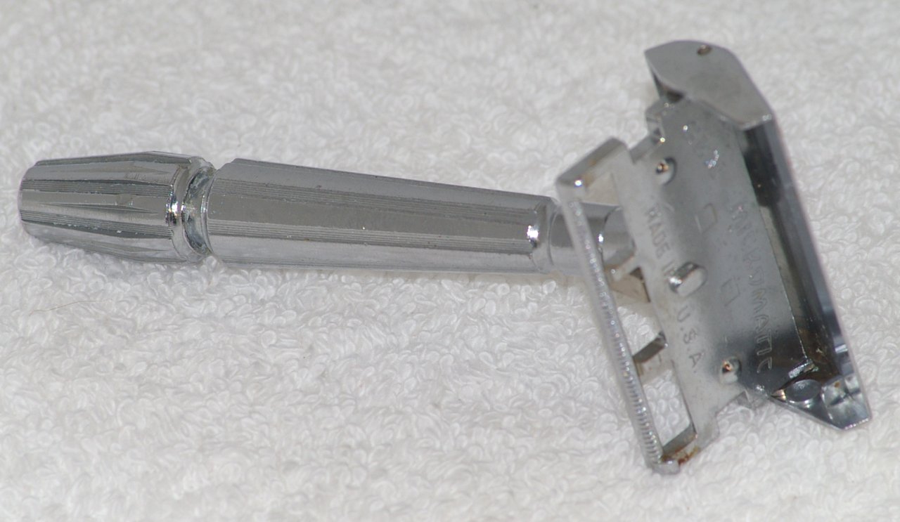 Gem Flying Wing or Bullet Tip Safety Razor from 1947 - Click Image to Close