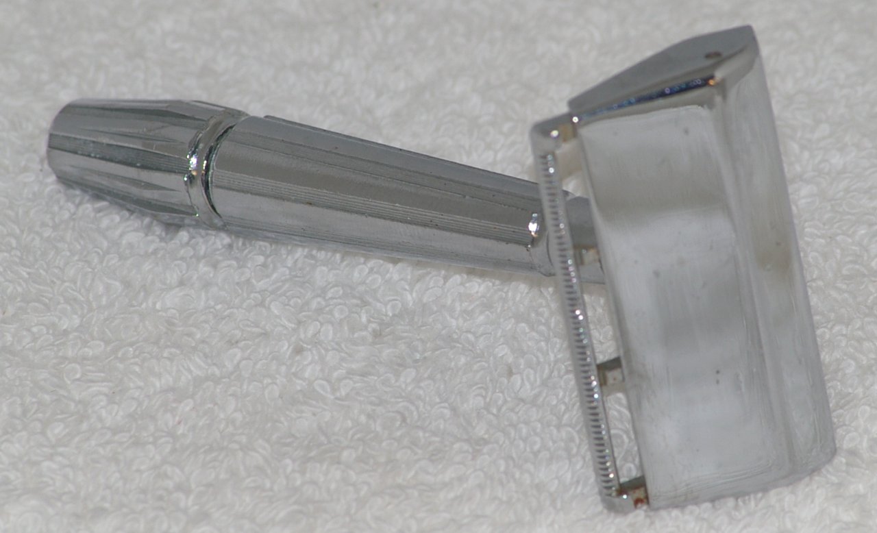 Gem Flying Wing or Bullet Tip Safety Razor from 1947 - Click Image to Close