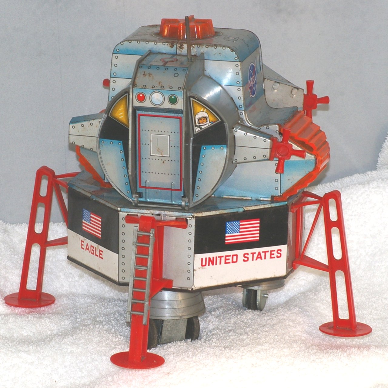 Apollo 11 Battery Operated Lunar Module. DSK Japan. Works! - Click Image to Close