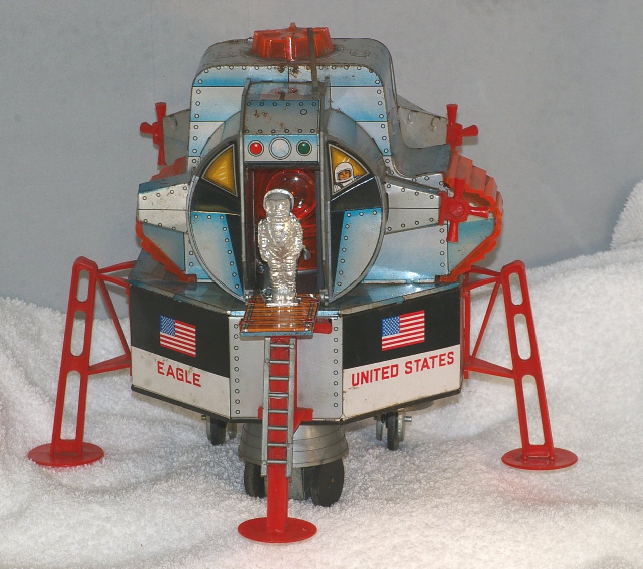 Apollo 11 Battery Operated Lunar Module. DSK Japan. Works! - Click Image to Close