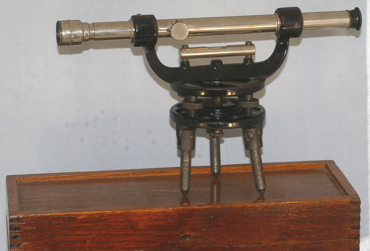 Starrett Surveyors Transit or Theodolite in case from 1938 - Click Image to Close