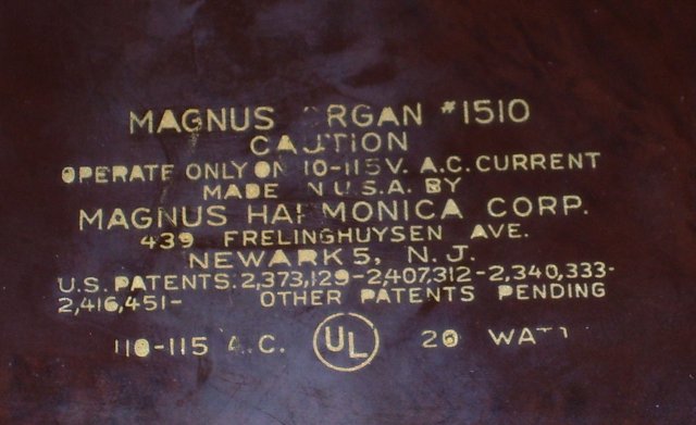 Magnus Model 1510 Bakelite Organ, about 1947 - Click Image to Close